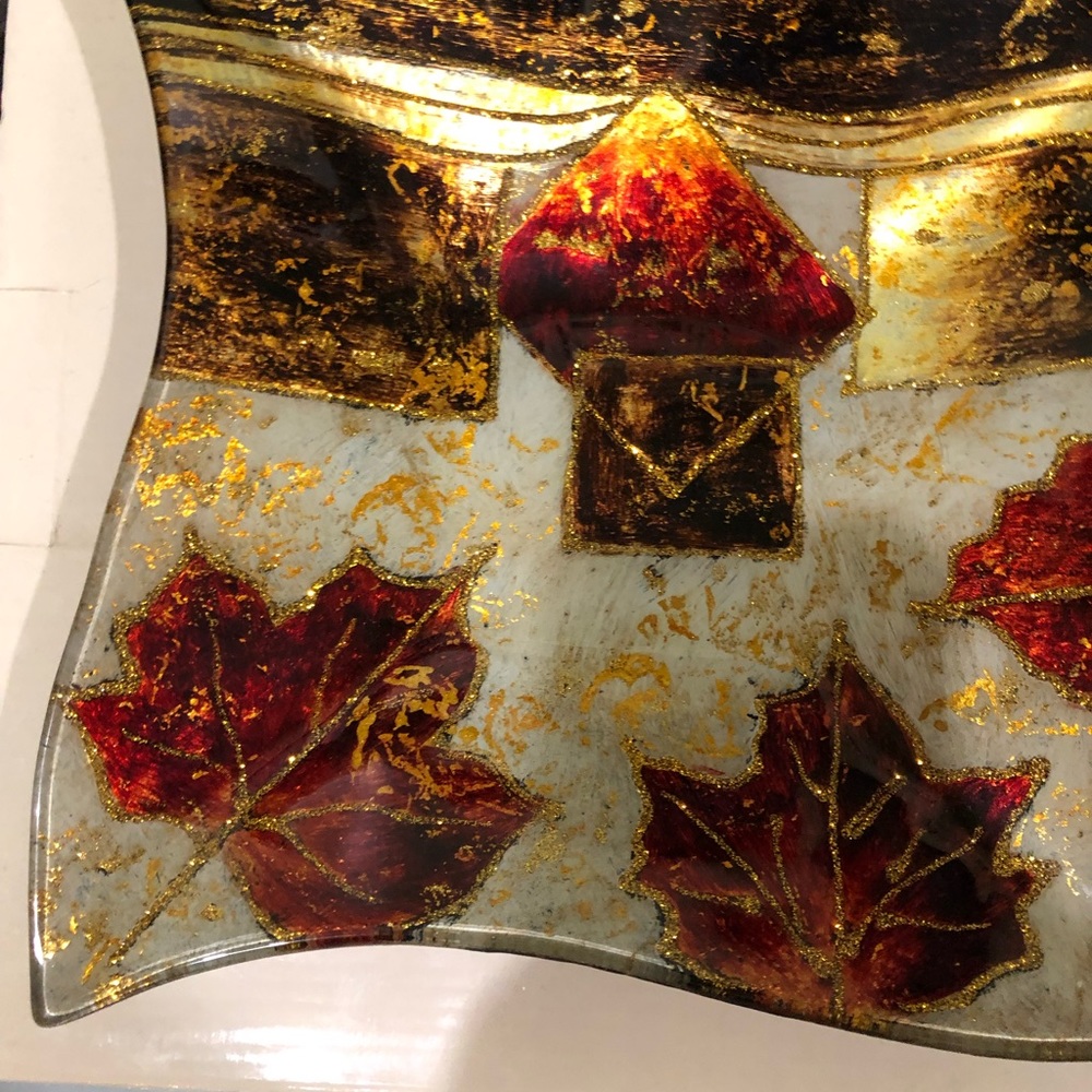 Beautiful dish for decorating for fall